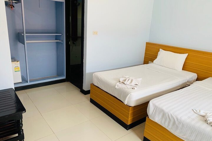 Room 33 of 93