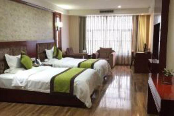 Room 6 of 8