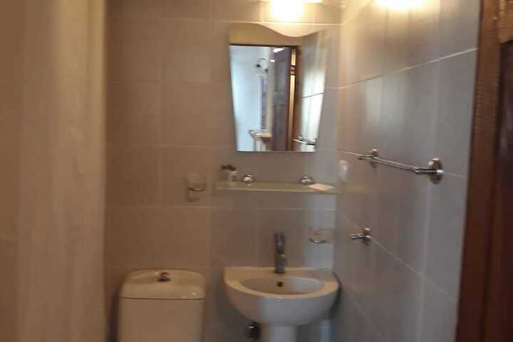 Room 10 of 14