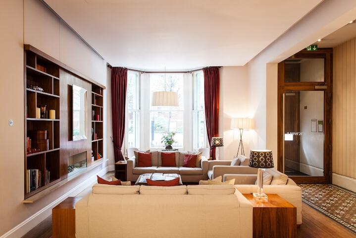 Hotel Interior 5 of 100