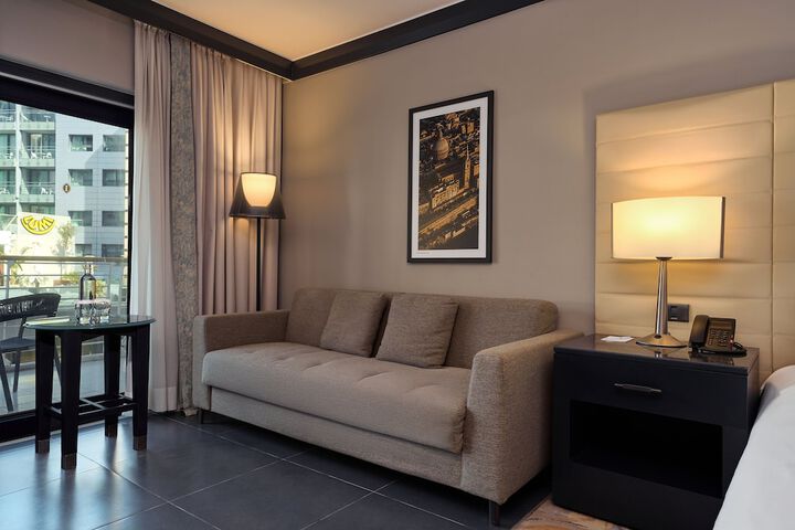 Room 51 of 267