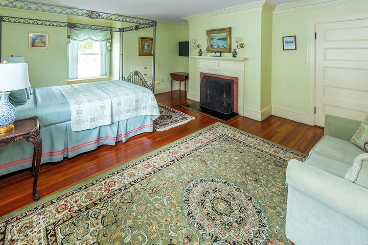 Room 21 of 37