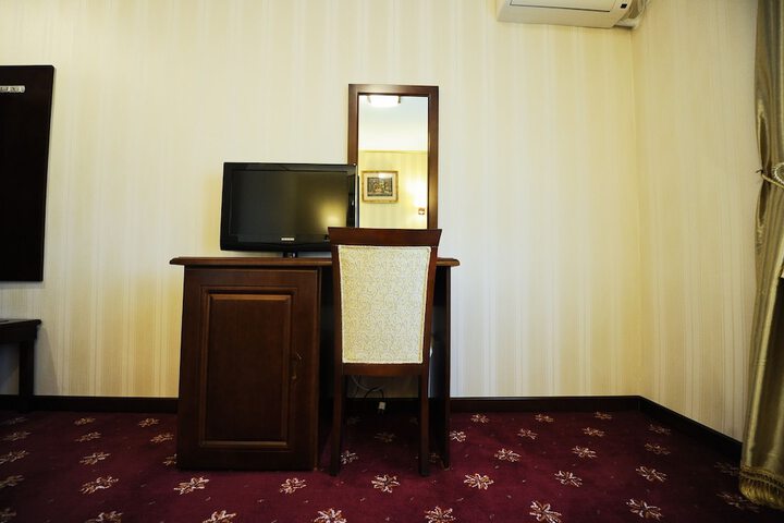 Room 10 of 43