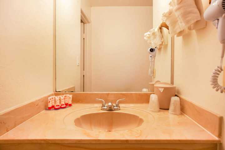 Bathroom sink