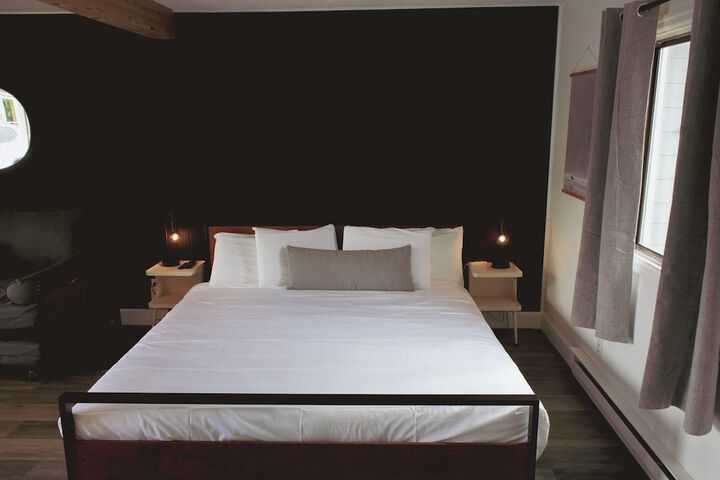 Room 7 of 11