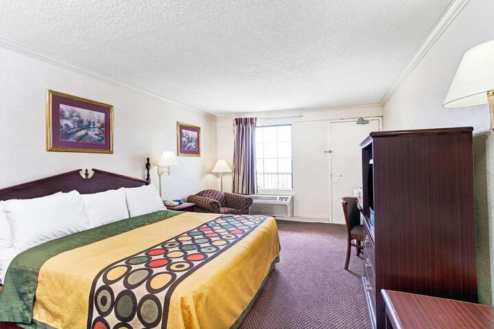 1 King Bed (7 of 21)