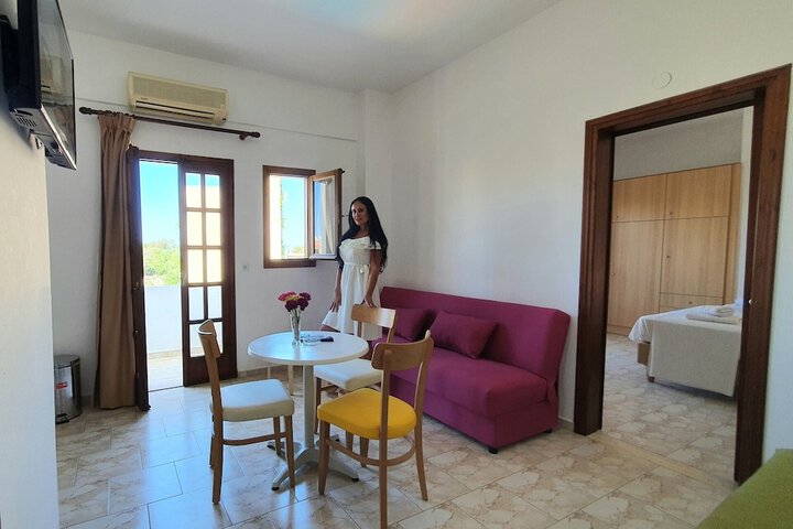 Room 52 of 157
