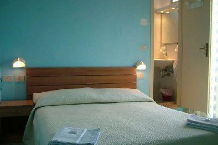 Room 2 of 8
