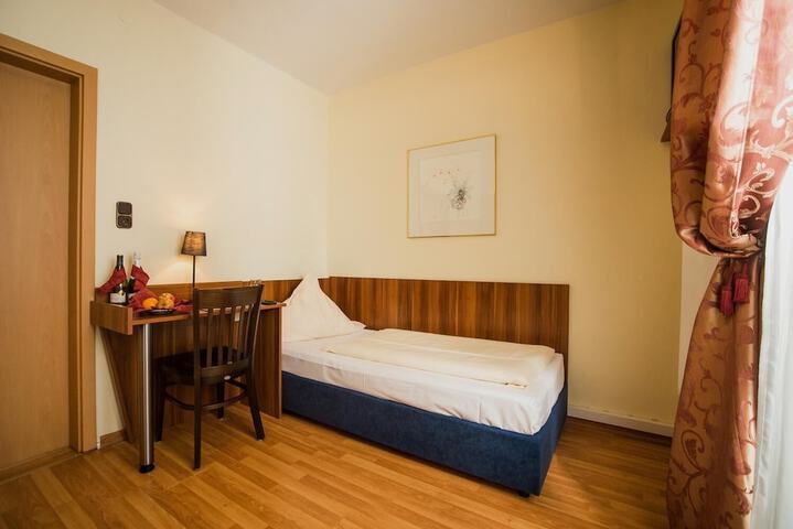 Room 21 of 43