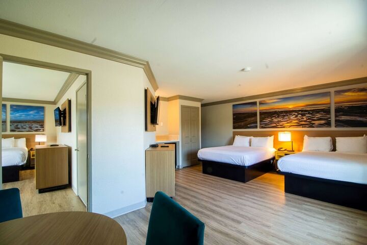 1 King Bed (8 of 22)