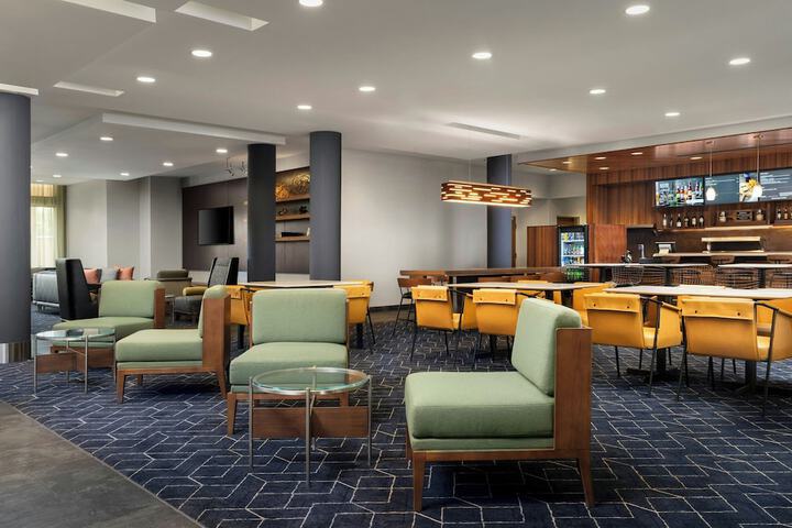 Lobby lounge
