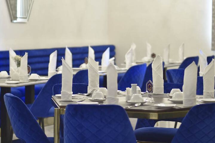 Dining 15 of 27