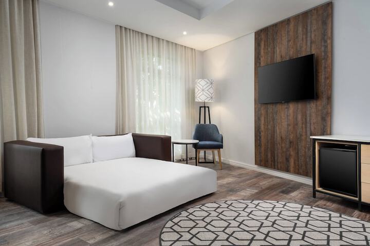 Room 10 of 83