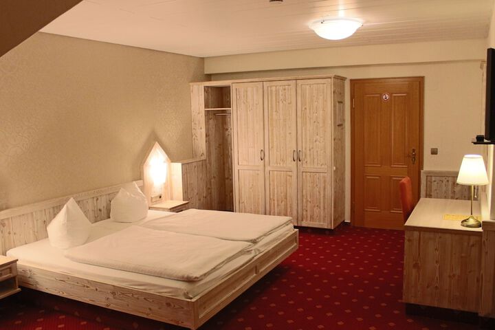 Room 9 of 40