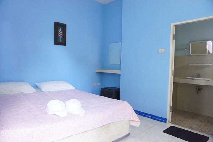 Room 6 of 42