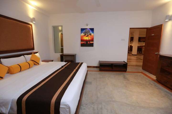 Room 6 of 44