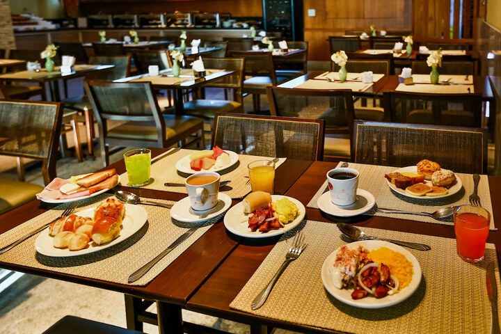 Breakfast/Coffee Service 66 of 130