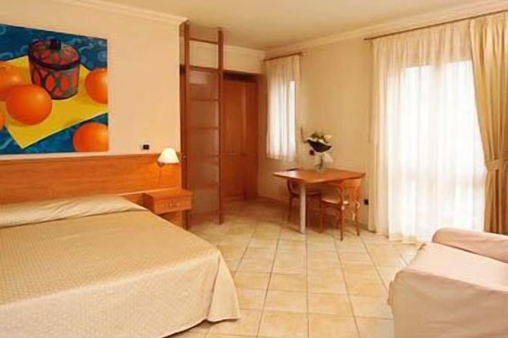 Room 8 of 30
