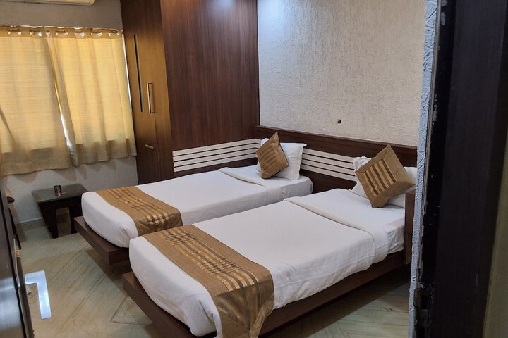 Room 10 of 25