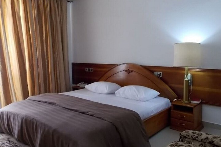 Room 15 of 27