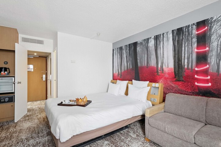 Room 22 of 137