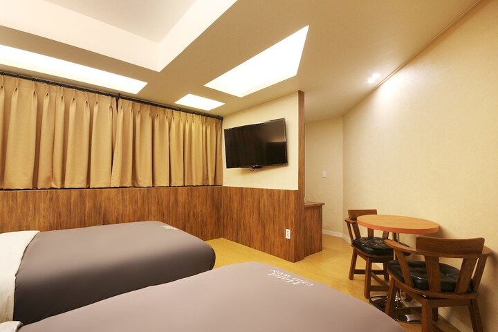 Room 26 of 127