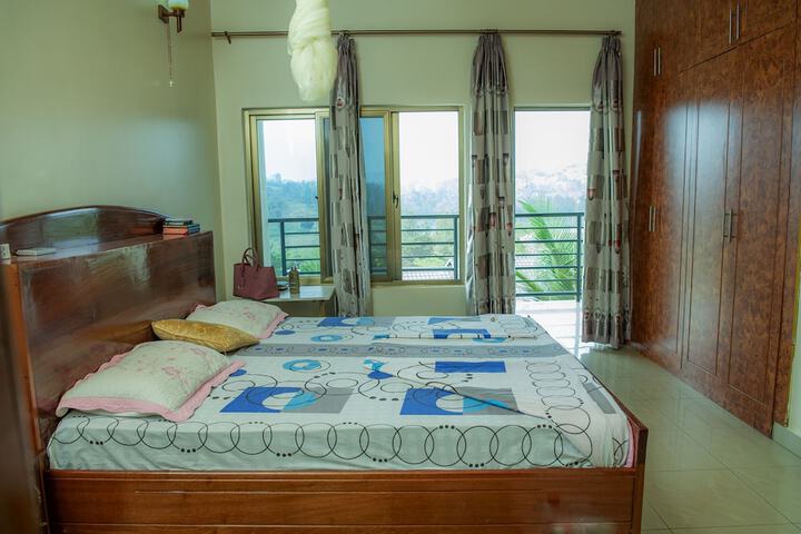 Room 27 of 38