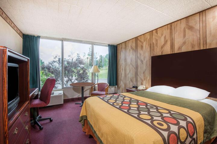 1 Queen Bed (6 of 15)