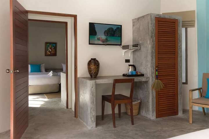 Room 12 of 99