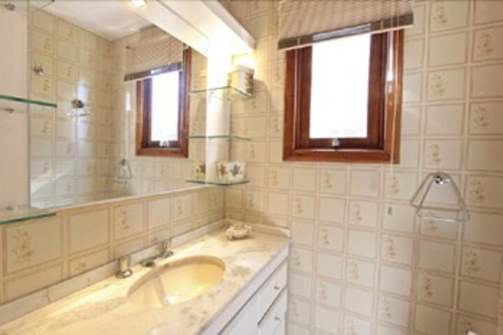 Room 5 of 22