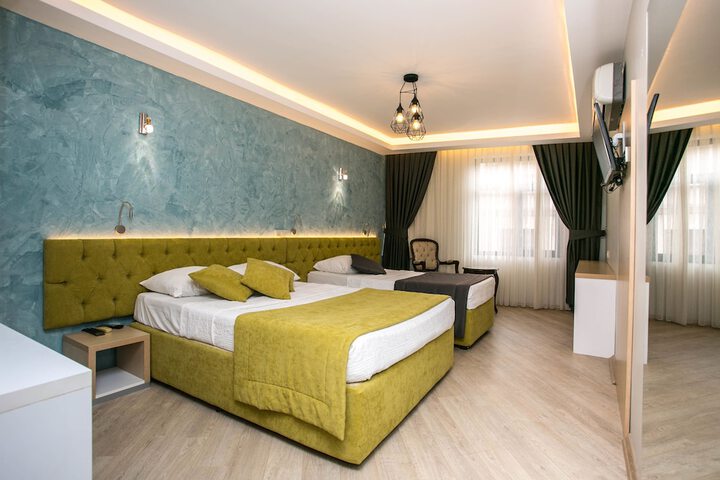Room 10 of 84