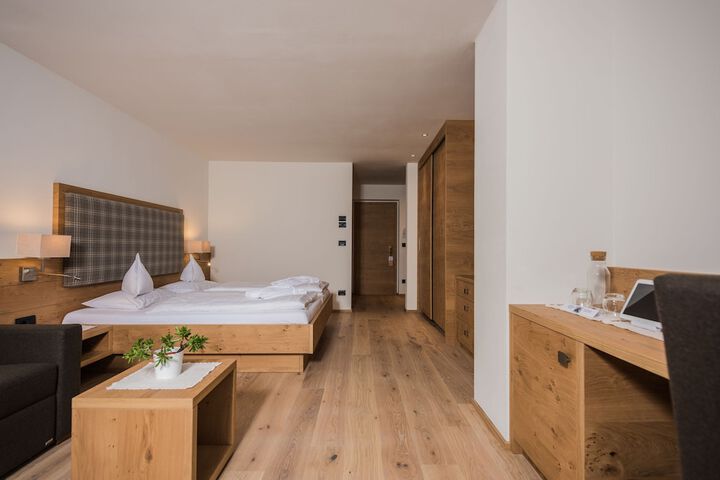 Room 4 of 111