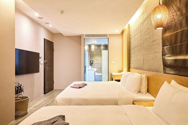 Room 8 of 23