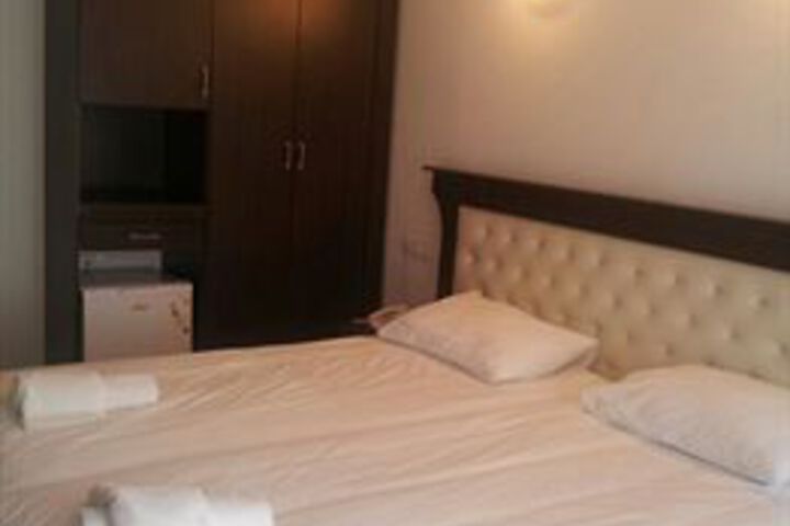 Room 27 of 46