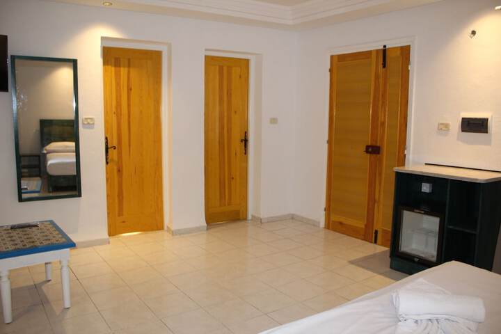 Room 82 of 153