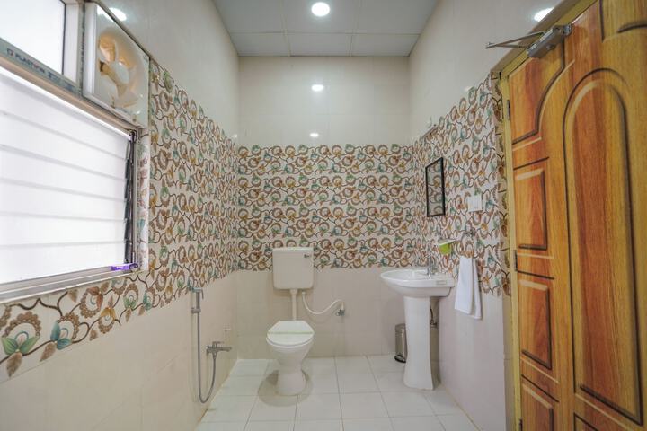Room 12 of 37