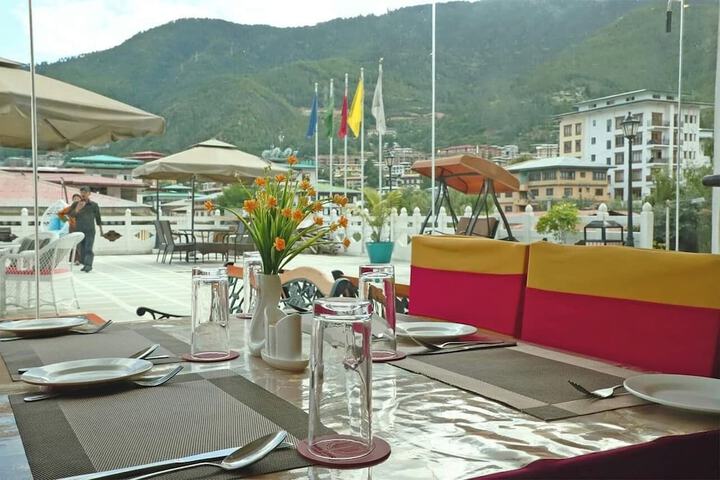 Dining 7 of 11