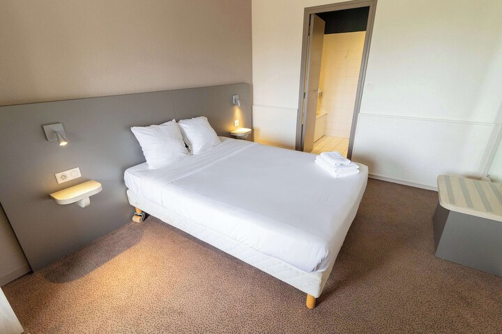 Room 10 of 38