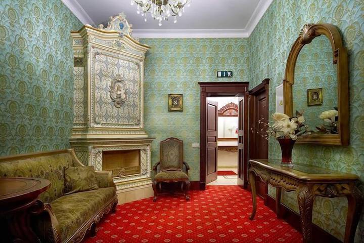 Ballroom/Hall 125 of 131