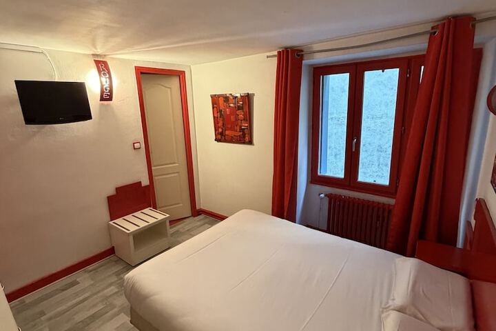 Room 9 of 42