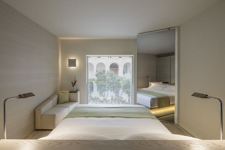 Room 4 of 68