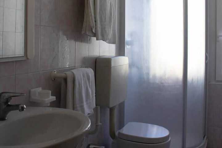 Room 7 of 15