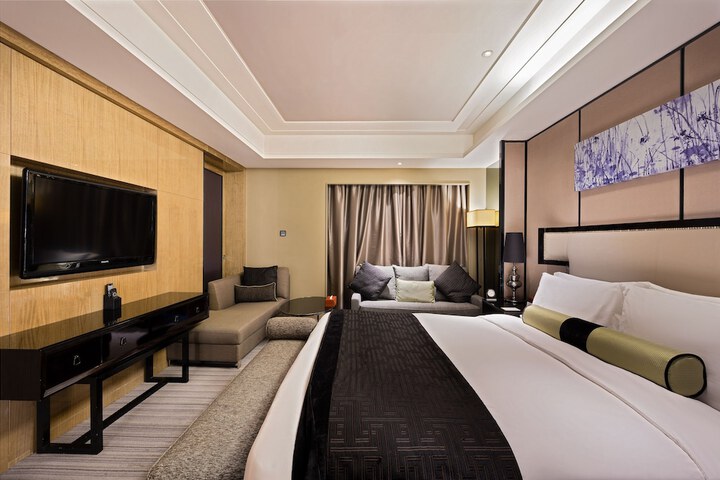 Room 25 of 49