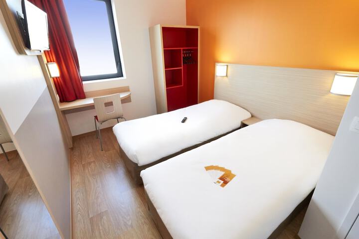 Room 18 of 34