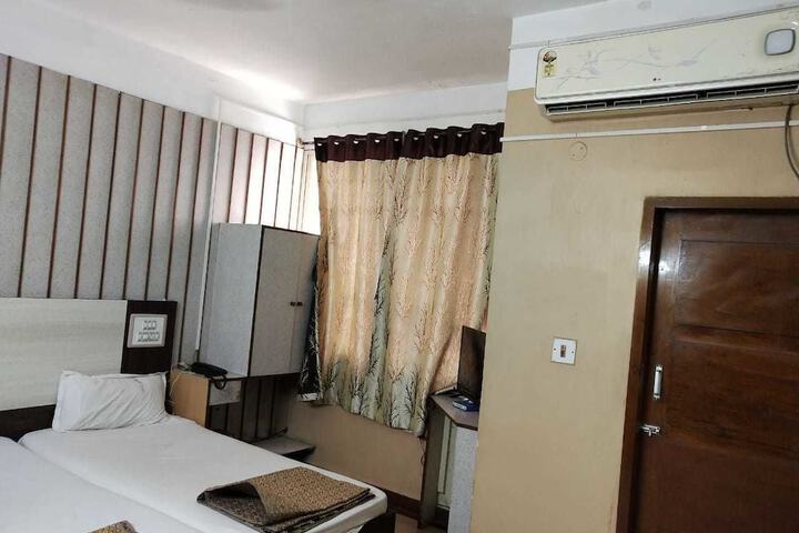 Room 6 of 19