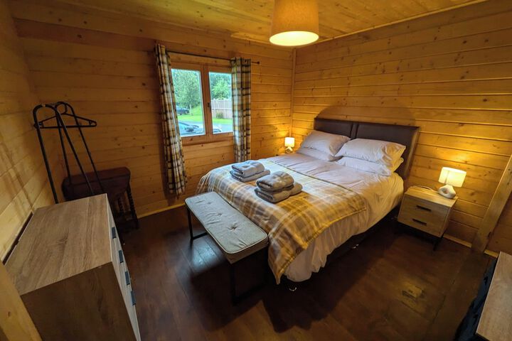 Room 2 of 33