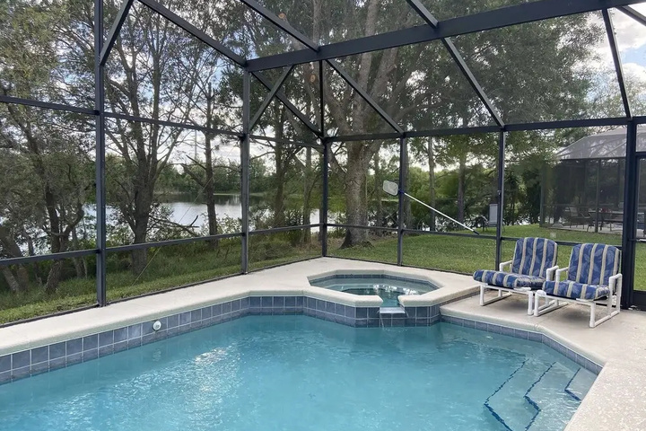 Pool 12 of 20