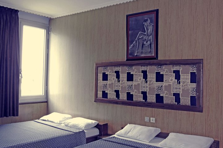 Room 10 of 35