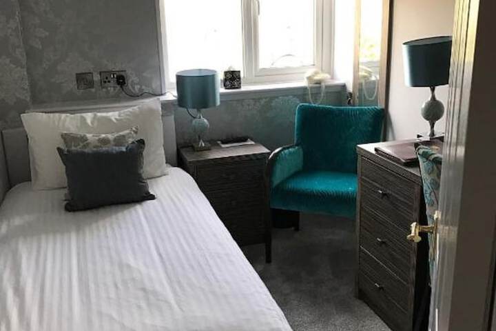 Room 32 of 96