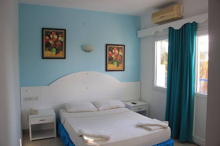 Room 11 of 38